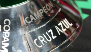 Trofeo de Copa MX marcando a Cruz Azul como campeón en 2018