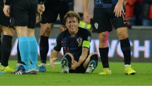 Luka Modric doliéndose de su lesión en Cardiff