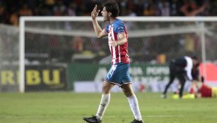 Antonio Briseño se lamenta durante un partido de Chivas