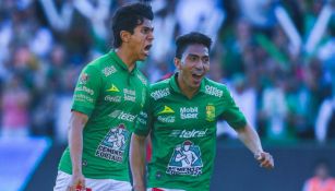 José Juan Macías y Ángel Mena celebran gol con León