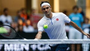Roger Federer en partido de exhibición 
