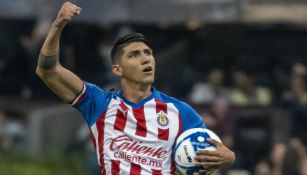 Pulido festeja gol con Chivas