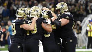 Jugadores de New Orleans festejan el triunfo sobre Panthers