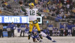 Aaron Rodgers lanza pase