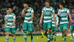Jugadores de Santos se lamentan tras derrota contra Rayados