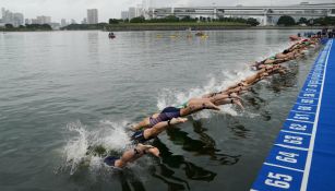 Nadadores en el Odaiba Marine Park de Tokio
