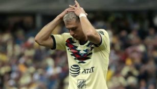 Guido Rodríguez se lamenta tras fallar el penalti