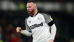 Wayne Rooney festeja el triunfo del Derby County