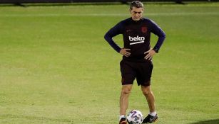 Ernesto Valverde, durante el entrenamiento del Barcelona en Yeda