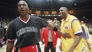 Jordan y Magic, antes de un Bulls vs Lakers