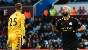 Sergio Agüero celebra uno de sus goles contra Aston Villa
