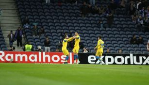 Jugadores del Porto festejan gol