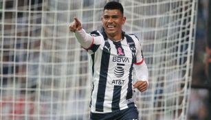 Jesús Gallardo celebrando un gol con Monterrey