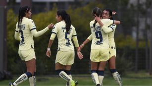 Jugadoras del América Femenil celebrando un gol contra Santos