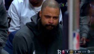 Tyson Chandler llora durante un juego de los Rockets