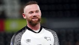 Wayne Rooney sonríe en un juego del Derby County