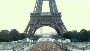 La salida del maratón de Paris, Francia 
