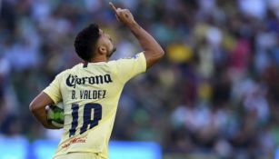 Bruno Valdez celebra gol contra Pumas