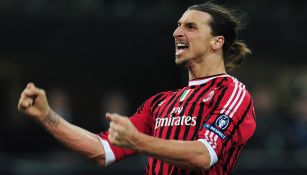 Ibrahimovic festeja un gol con la casaca del Milan