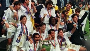 Jugadores del Real Madrid celebran la séptima orejona