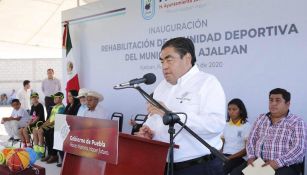 Miguel Barbosa durante un evento del gobierno de Puebla