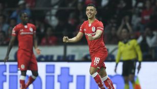 Leo Fernández celebrando un gol con Toluca