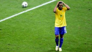 Ronaldinho perdió partido de futbol-tenis contra un ladrón y un asesino