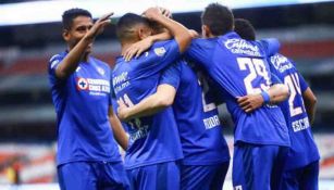 Cruz Azul festeja un gol en el Estadio Azteca