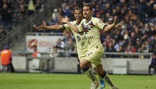Luis Fuentes festeja un gol con América
