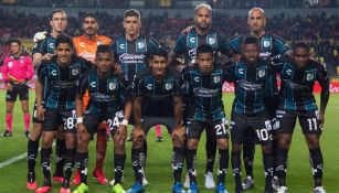 Jugadores de Querétaro previo a un partido