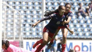 Miriam García festeja un gol con la Chivas