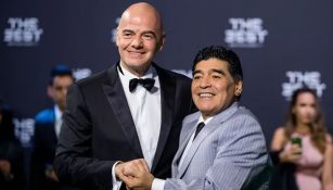 Maradona y Gianni Infantino en una reunión de FIFA 