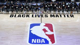 Jugadores de Utah Jazz y New Orleans Pelicans en protesta
