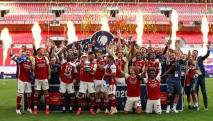 Arsenal festejando el campeonato