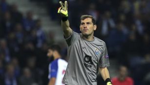 Iker Casillas durante un duelo con el Porto en Portugal 