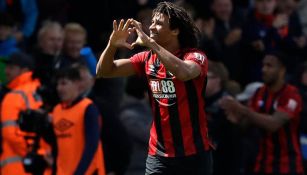 Nathan Aké celebra un gol con el Bournemouth en Premier 