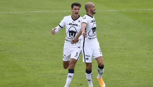  Juan Ignacio Dinenno y Carlos González festejan un gol
