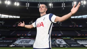 Gareth Bale posa con la camiseta del Tottenham 