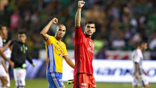 Pizarro y Nahuel en saludo a la afición
