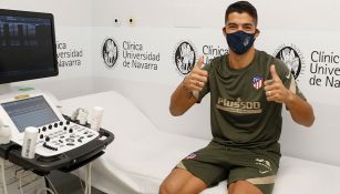 Luis Suárez durante los exámenes médicos con el Atlético 