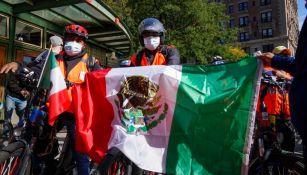 Repartidor con bandera de México