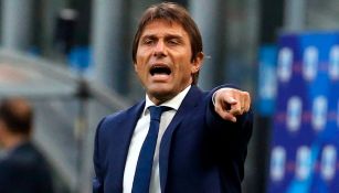 Antonio Conte da indicaciones en un duelo del Inter 