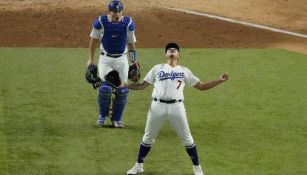 Julio Urías en festejo con Dodgers