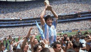Diego Armando Maradona campeón del mundo en el Estadio Azteca