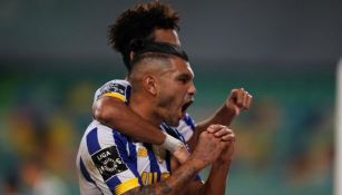 Jesús Corona celebrando gol vs Sporting Lisboa