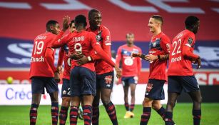 Jugadores del Lille celebran gol ante el Lorient
