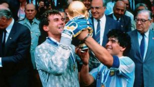 Maradona con la Copa del Mundo