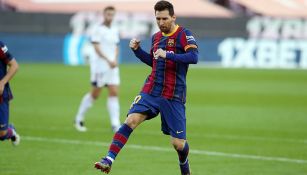 Leo Messi festeja un gol con Barcelona 
