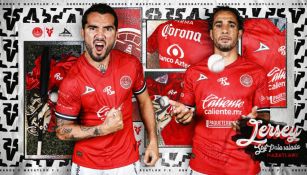 Jugadores de Mazatlán FC posando con su nuevo jersey
