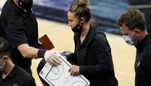 NBA: Becky Hammon se convirtió en la primera mujer en dirigir a un equipo